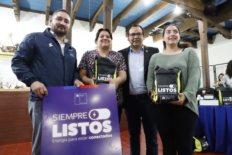 Ministerio de Energía entregó kits de emergencias a familias de Chillán Viejo