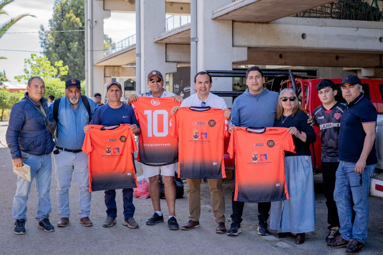 Entrega de camisetas Club Cobreloa