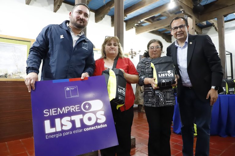 Entrega de Kit de Resiliencia Energética