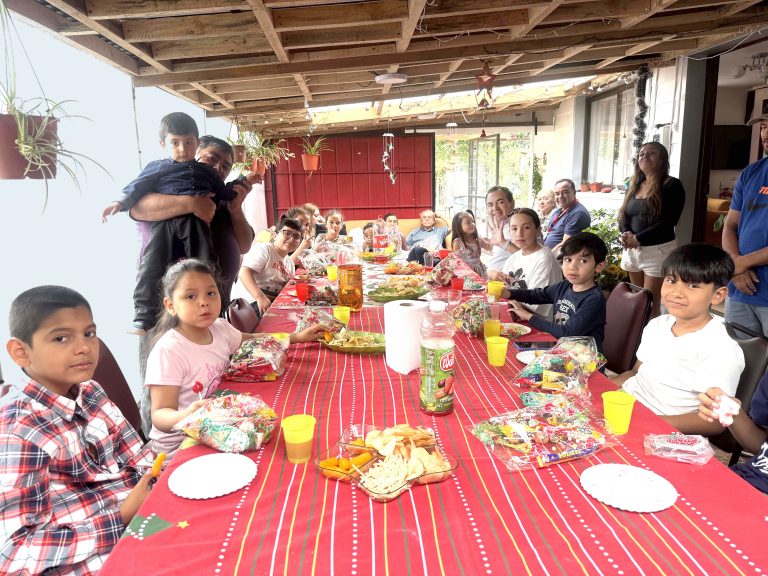 Entrega de Regalos Navideños en Juntas de Vecinos