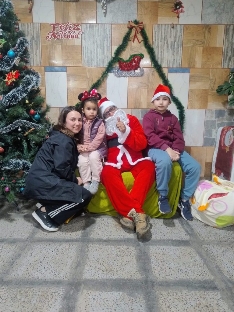 Entrega de Regalos Población Bellavista