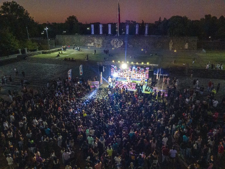 Fiesta electrónica convocó a más de 3 mil jóvenes en la Explanada del Parque Monumental