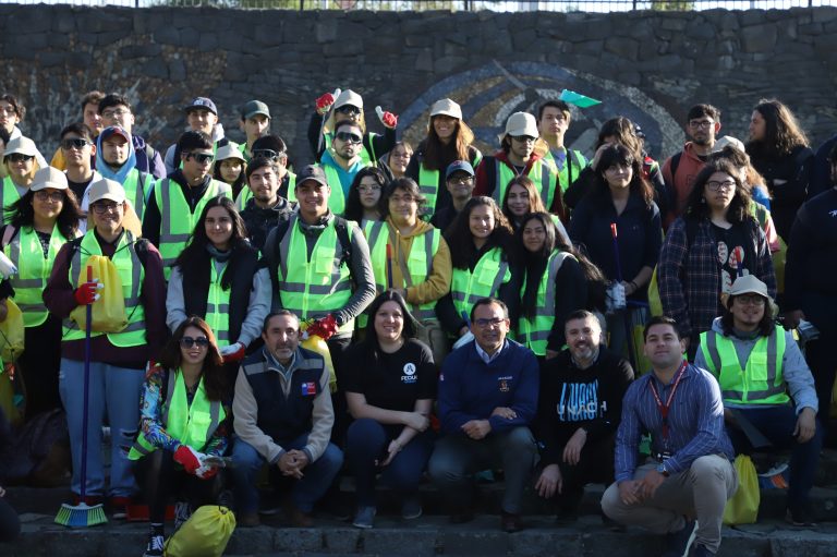 Estudiantes de la Universidad Adventista realizaron inédito mechoneo solidario en Chillán Viejo