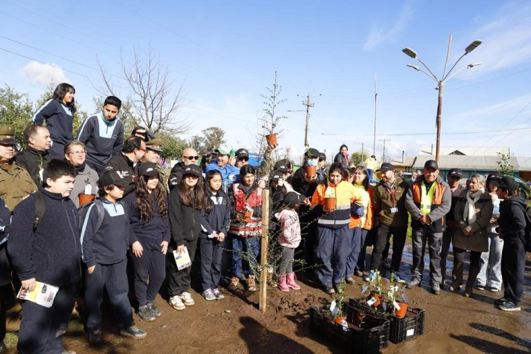 Rally Mobil se trasladó a Rucapequén para arborizar área verde