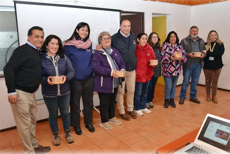 Con éxito se realizó la entrega de núcleos de lombrices a usuarios de Prodesal de Chillán Viejo
