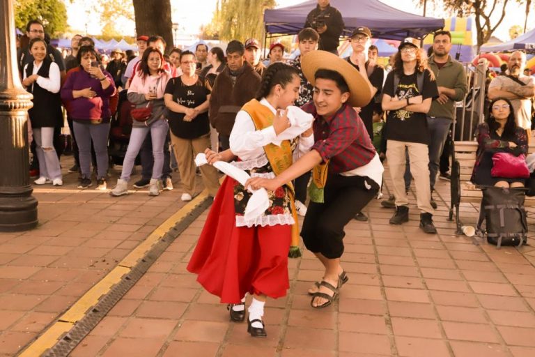 Más de 30 mil personas llegaron a la plaza mayor de Chillán Viejo a disfrutar de la Fiesta del Rosario