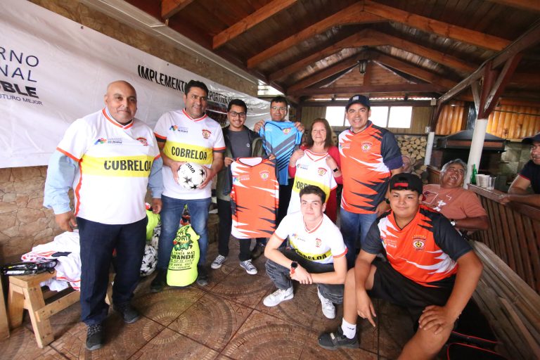 Entrega implementación FNDR 8_ a Club Deportivo Cobreloa